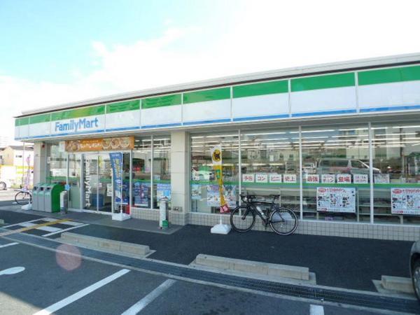 コンビニ　ファミリーマート放出東店（コンビニ）まで92m