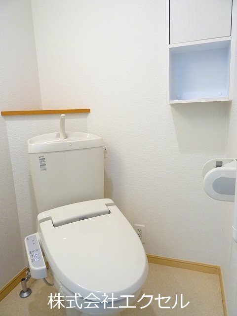 トイレ　温水洗浄便座です。