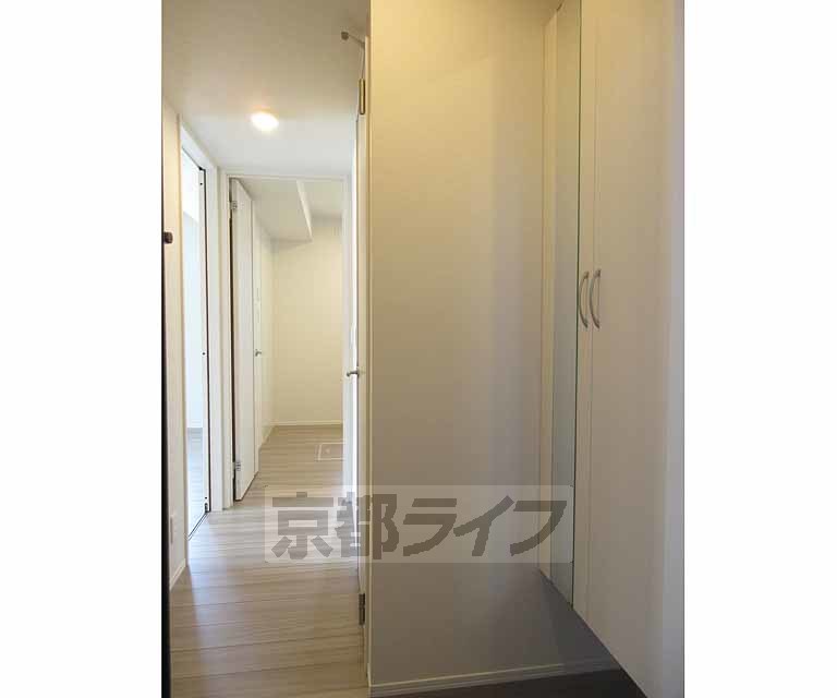 その他部屋・スペース　廊下も白で統一されていてきれいです！