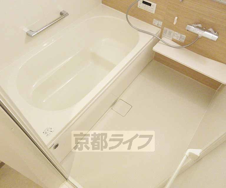 バス・シャワールーム　嬉しい追い炊き機能付きです。