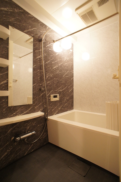 バス・シャワールーム　追い焚き機能・浴室乾燥機付きバスルーム♪