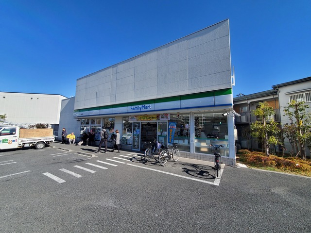 コンビニ　ファミリーマート環八八幡山店（コンビニ）まで236m