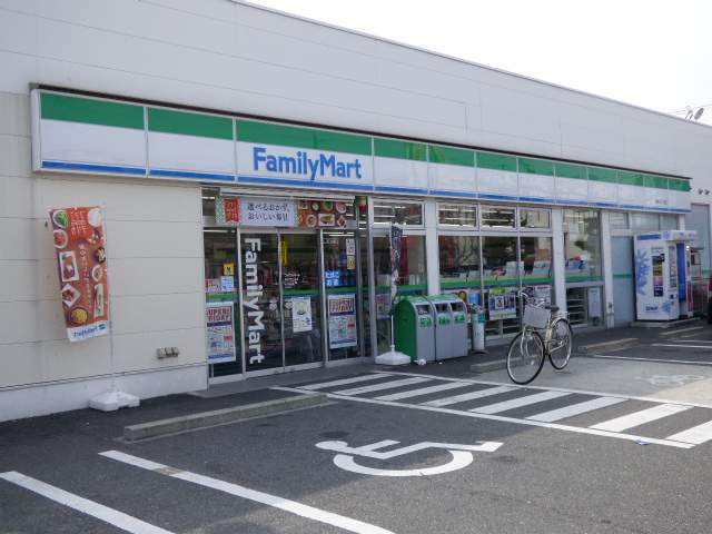 コンビニ　ファミリーマート（コンビニ）まで554m