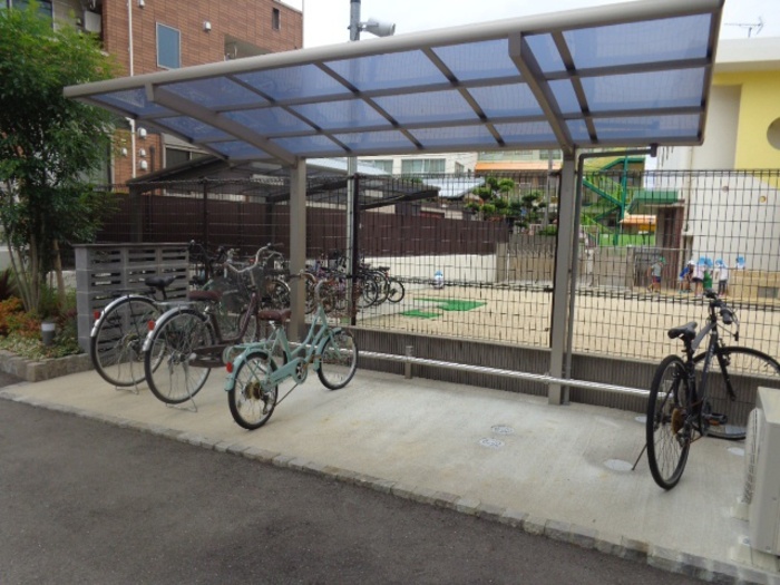 エントランス　落ち着いたエントランスです