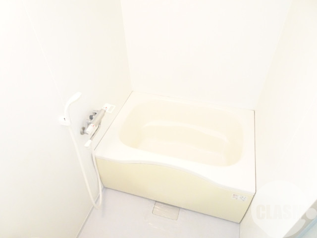 バス・シャワールーム　キレイにリフォームされています♪