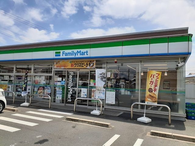 コンビニ　ファミリーマート（コンビニ）まで450m