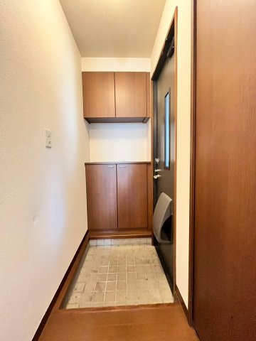 玄関　同物件、別号室の写真です。