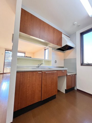 キッチン　同物件、別号室の写真です。