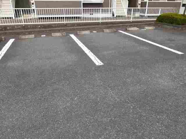 駐車場　駐車場があるので、車を買う予定の方も安心です