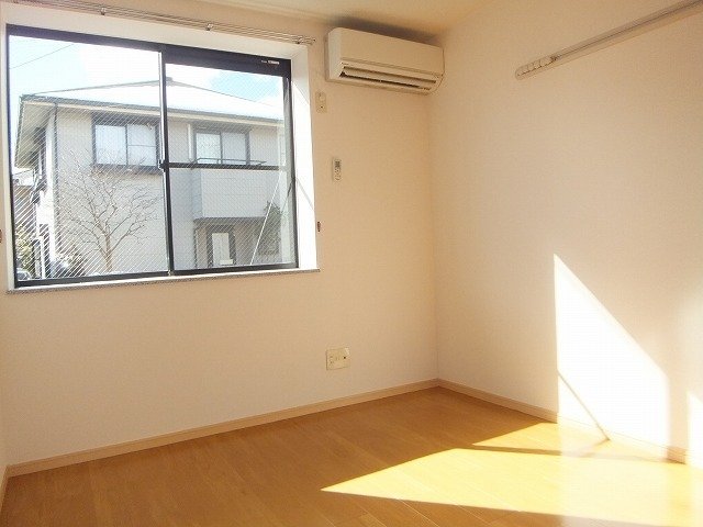 その他部屋・スペース　開放的な寝室です