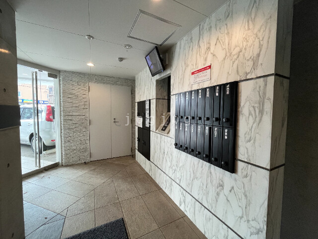 エントランス　オートロック、宅配ボックス有