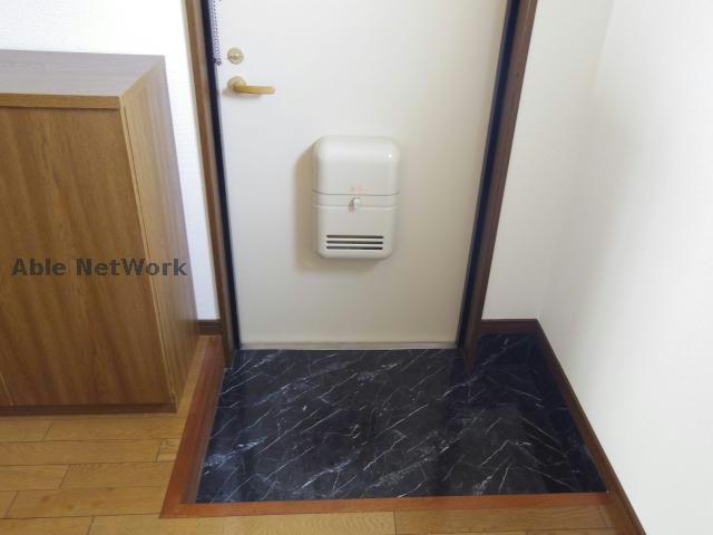 玄関　※同物件別部屋の写真です。