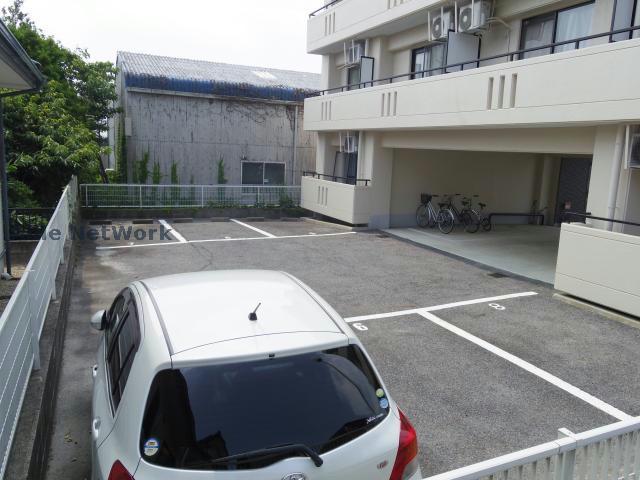 駐車場　駐車場