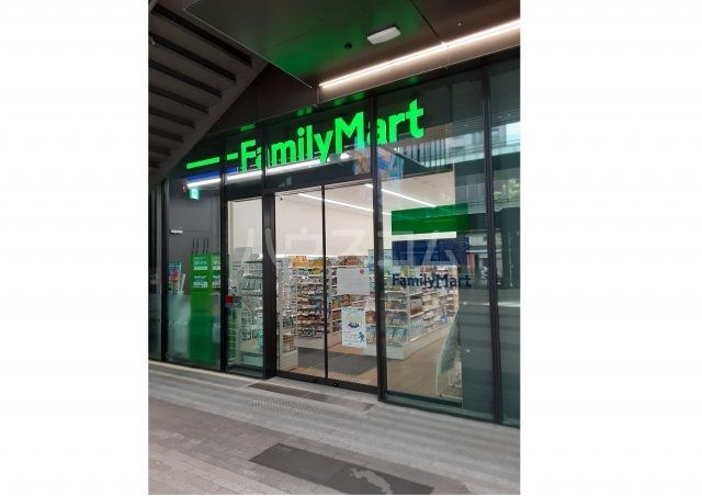 コンビニ　ファミリーマート 川崎市役所店（コンビニ）まで292m