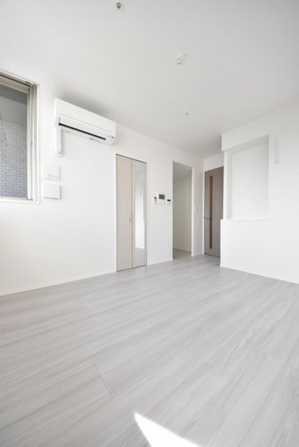 その他部屋・スペース　ゆとりある広さの洋室