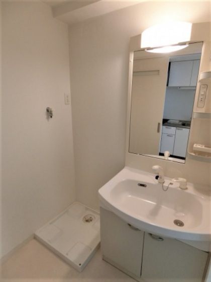 洗面設備　※別の部屋の写真です
