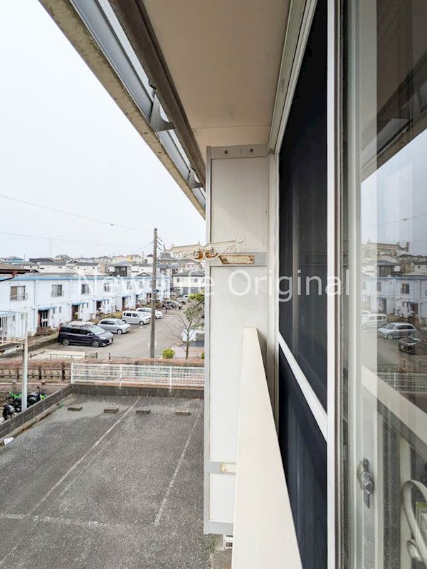 バルコニー　バルコニー前面が駐車場になっていますので、日当たり良好☆