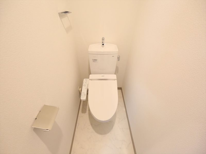 トイレ　温水洗浄便座付トイレ