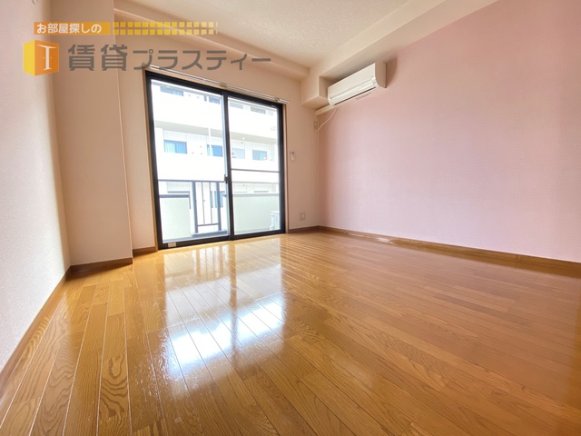 居室・リビング　明るいリビングです。