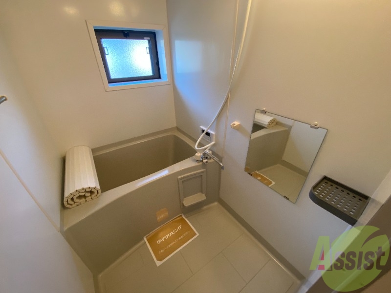 バス・シャワールーム　バスルームはゆったり浸かれる広さがあります。