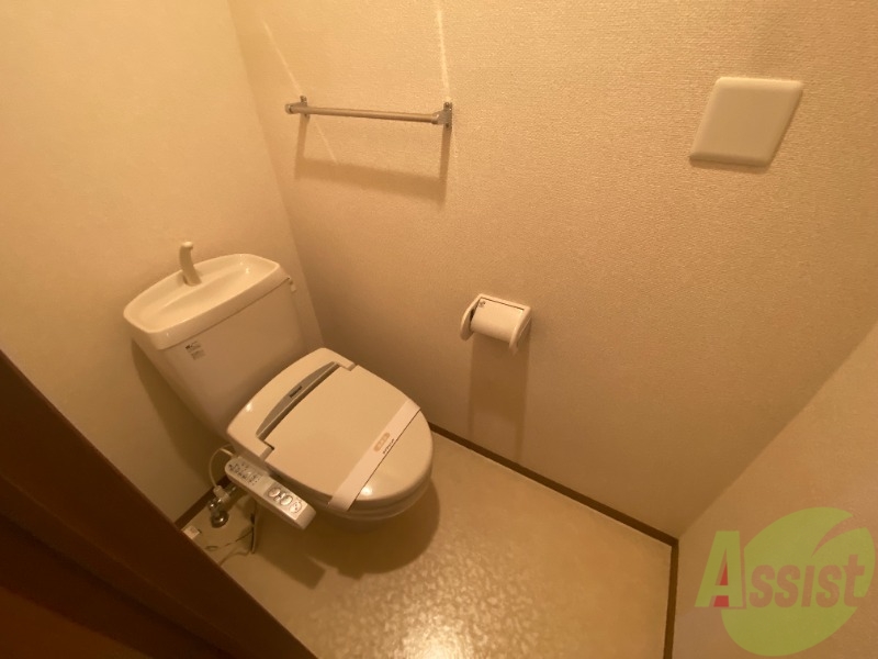 トイレ　温水洗浄便座は使い勝手もよく嬉しいですね。