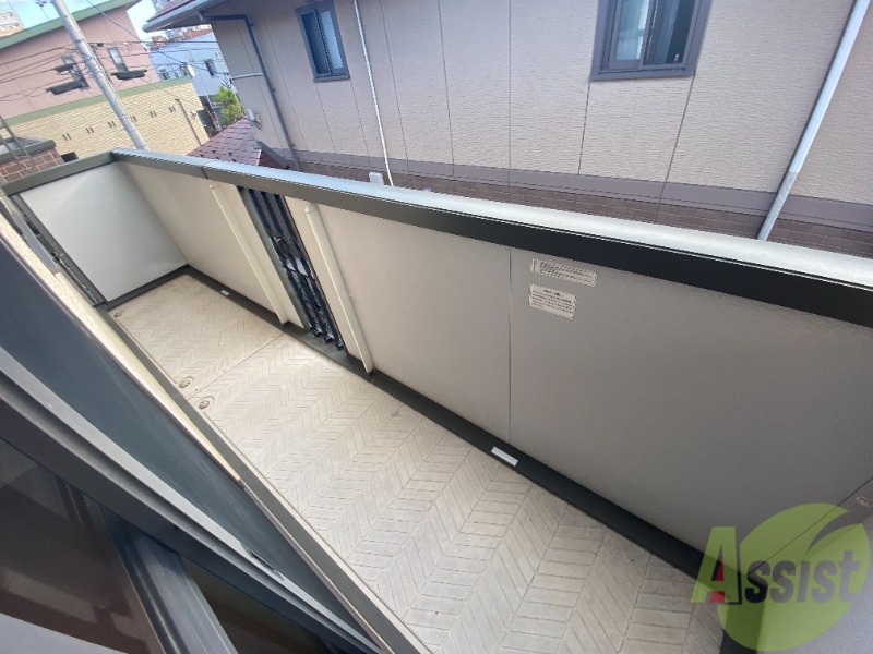 バルコニー　バルコニー付きなので晴れた日は洗濯物が干せそうです。