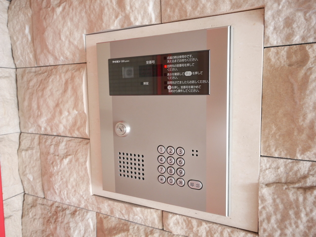 エントランス　★安心のオートロック式エントランスです★