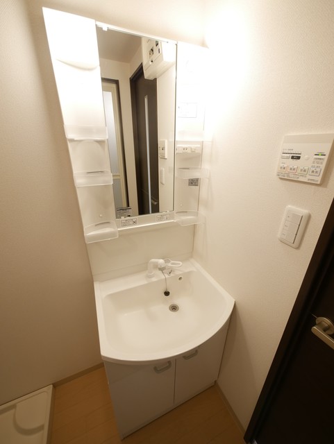 洗面設備　★朝の準備にも便利な独立洗面台です★