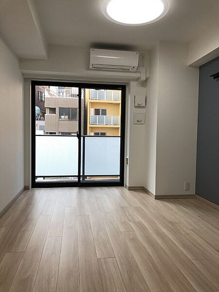 居室・リビング　※別部屋の参考写真です。