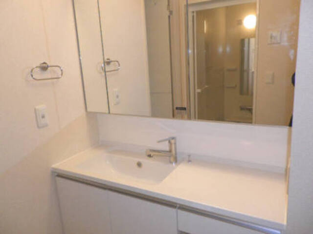 洗面設備　１０３号室　ドレッサータイプ洗面台