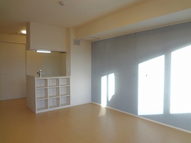 居室・リビング　★ＬＤＫ１２．２帖　★ピクチャーレール