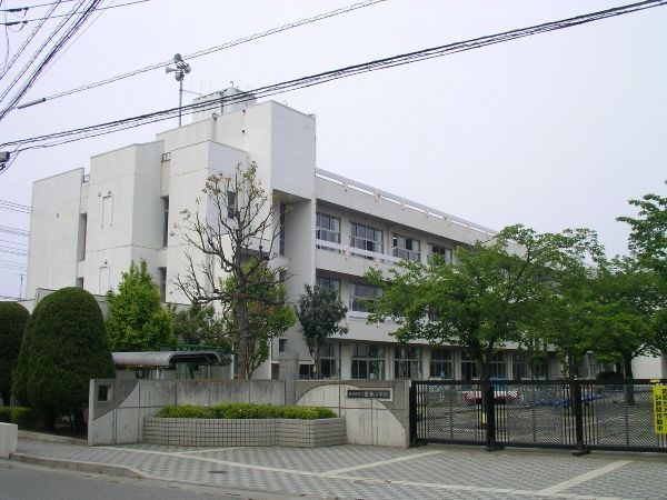 小学校　春日部市立豊春小学校（小学校）まで809m