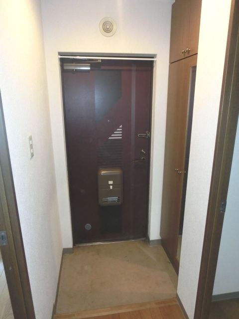 玄関　※同建物　同タイプ間取り　設備施工例　現況優先