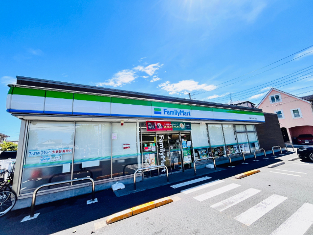 コンビニ　ファミリーマート西東京富士町二丁目店（コンビニ）まで398m