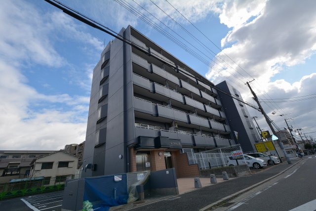 建物外観　敷地内に駐車場あります！