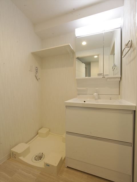 洗面設備　脱衣所　独立洗面台（シャンプードレッサー付）