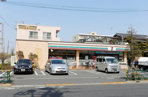 コンビニ　セブンイレブン江戸川西小岩3丁目店（コンビニ）まで377m