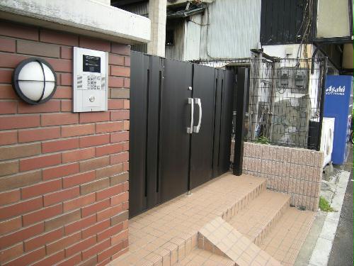 エントランス　オートロックゲート付き。