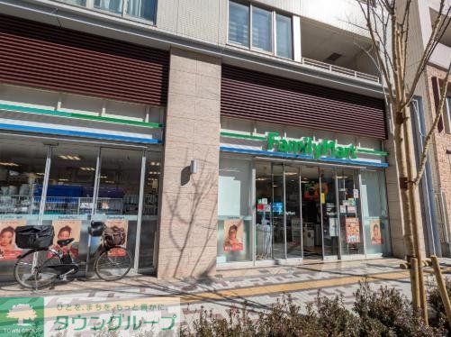 コンビニ　ファミリーマート小浦目黒青葉台店（コンビニ）まで360m