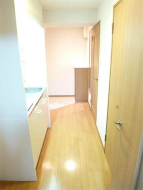 玄関　※参考写真（同物件別部屋です）