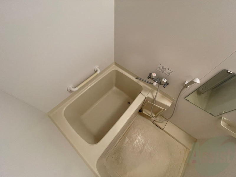 バス・シャワールーム　お風呂になります。一日の疲れを癒してくださいね。