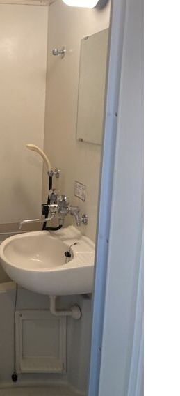 洗面設備　明るい洗面所です