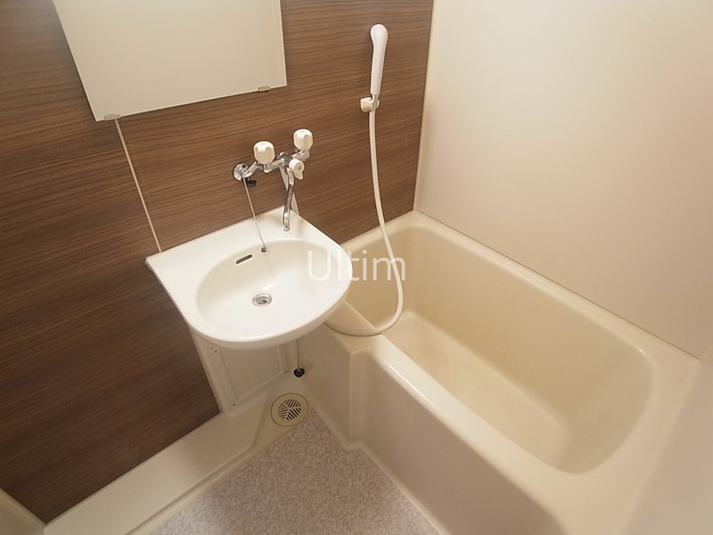 バス・シャワールーム　別部屋のお写真です。ご参考までに！