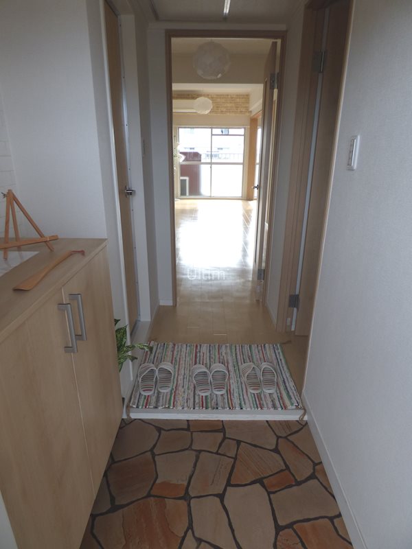 玄関　別部屋のお写真です。ご参考までに！