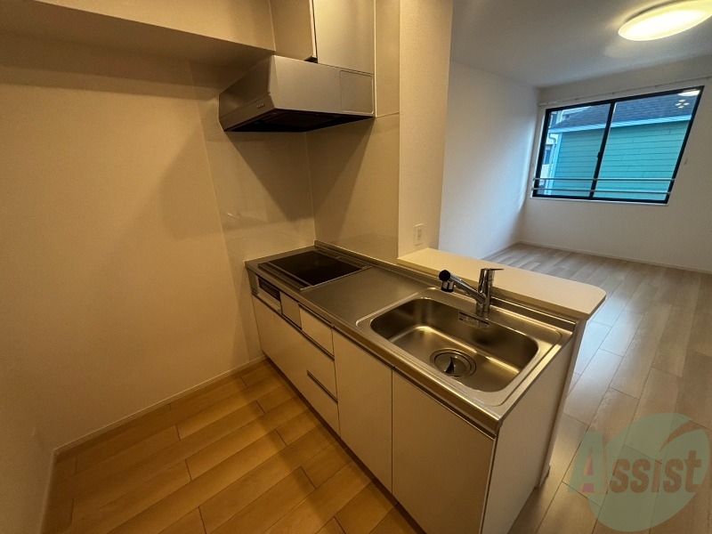 キッチン　キッチンは作業台もあり広めなので使いやすそうですね。