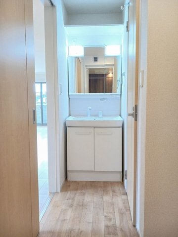 洗面設備　脱衣スペースもあります