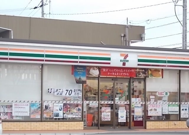 コンビニ　セブンイレブン下伊福西町店（コンビニ）まで750m