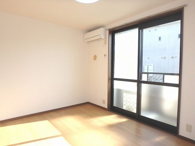 居室・リビング　６帖の洋室☆