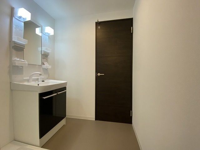 洗面設備　別部屋参照写真
