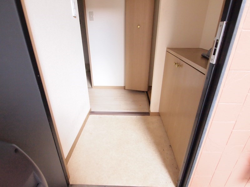 玄関　※別号室写真の為、現況優先
